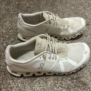 On cloud Women’s Size 9 - used
